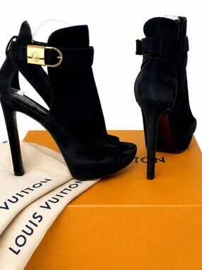 Louis Vuitton Lock Me Black Suede Platform Heels Boots Gold Buckle Logo box 37.5
